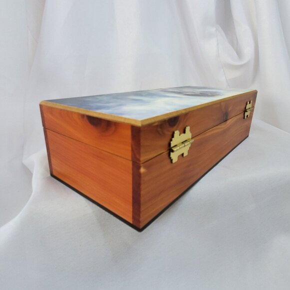 VTG Decorative Wolf Cedar Wood Jewelry Box 9.25"x4"x2.5" Wall Drug South Dakota - Picture 6 of 13